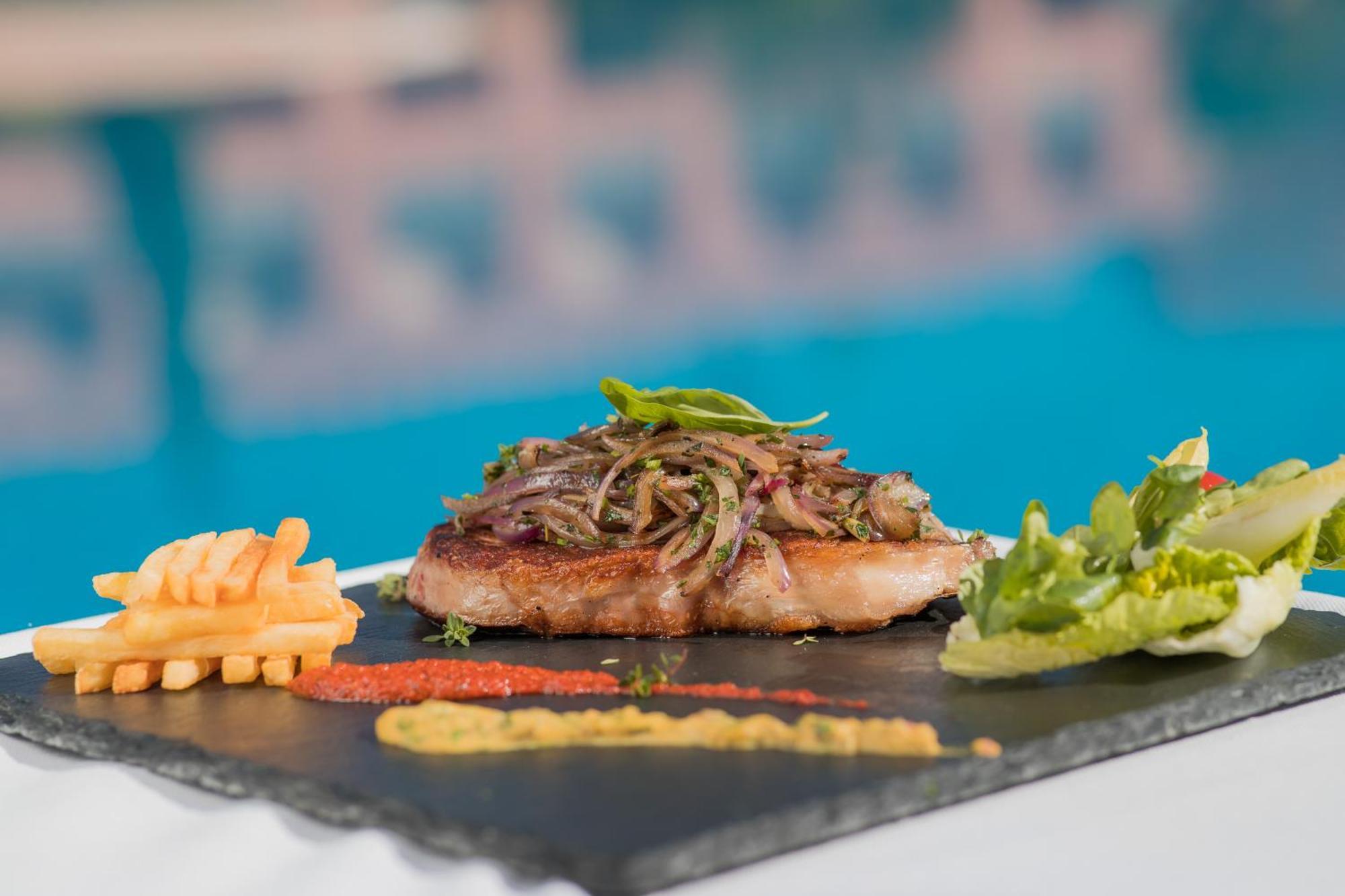 Grand Mogador Agdal & Spa Marrákes Kültér fotó A steak prepared with the method of cooking